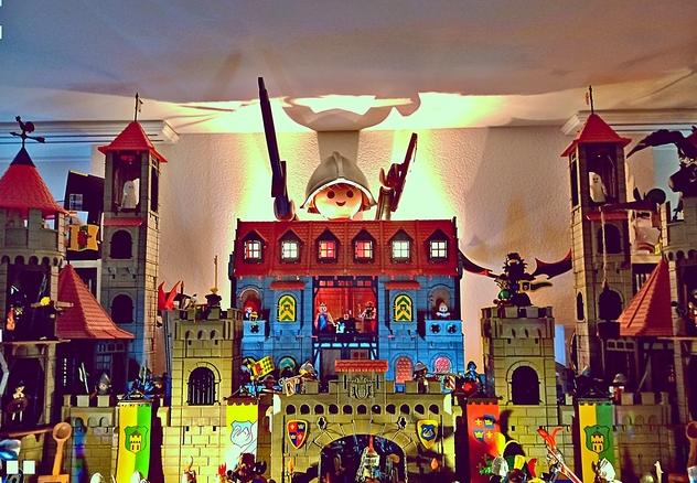 Playmobil-Ritterburg mit vielen Figuren