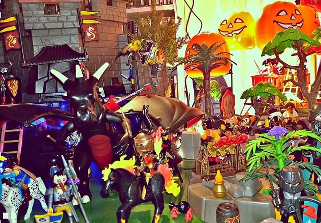 Halloween-Diorama mit Drachen und Kürbissen