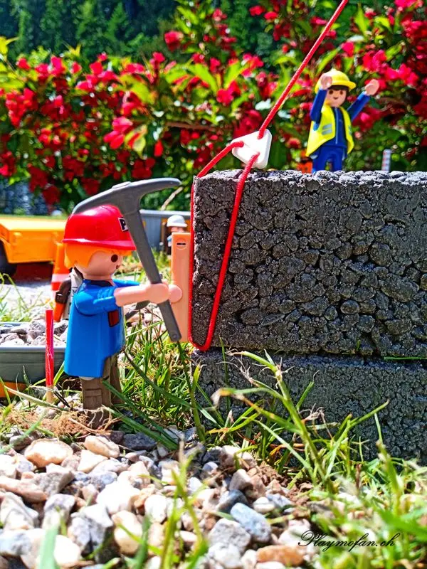 Playmobil Die Gartenbahn – der Bau – Titelbild des Albums (Eisenbahn & Gartenbahn)