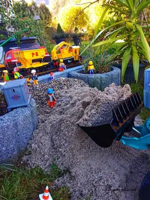 Playmobil Die Gartenbahn – der Bau – Foto 118 von 130