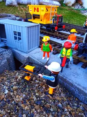 Playmobil Die Gartenbahn – der Bau – Foto 123 von 130