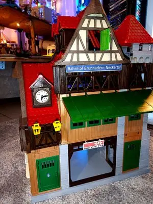 Playmobil Bahnhof im Eigenbau – Foto 11 von 14