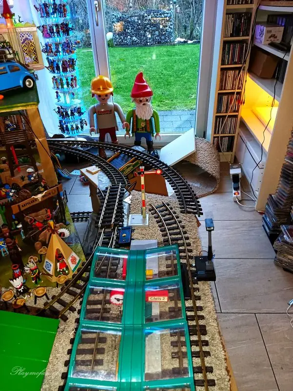 Playmobil Aufbau der Indooranlage – Titelbild des Albums (Eisenbahn & Gartenbahn)