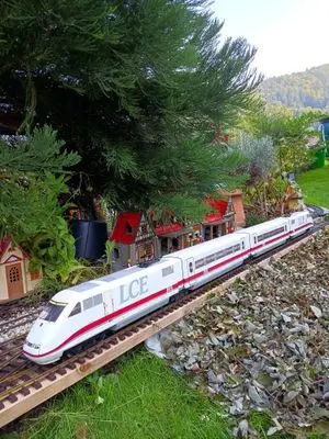 Playmobil Strassenbau an der Gartenbahn – Foto 1 von 9