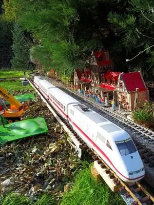 Playmobil Strassenbau an der Gartenbahn – Foto 4 von 9