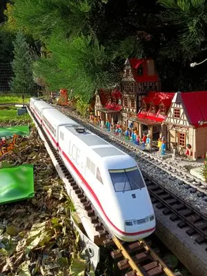 Playmobil Strassenbau an der Gartenbahn – Foto 8 von 9