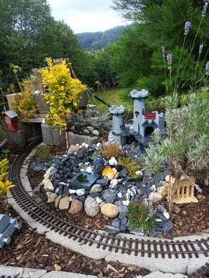Playmobil Gartenbahn-Aufbau – Foto 2 von 9