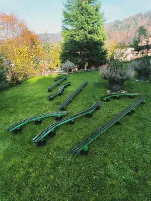 Playmobil Gartenbahn-Aufbau – Foto 6 von 9