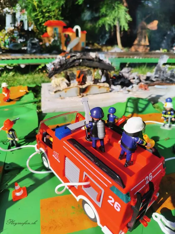 Playmobil Der Grossbrand – Titelbild des Albums (Playmo-Storys)