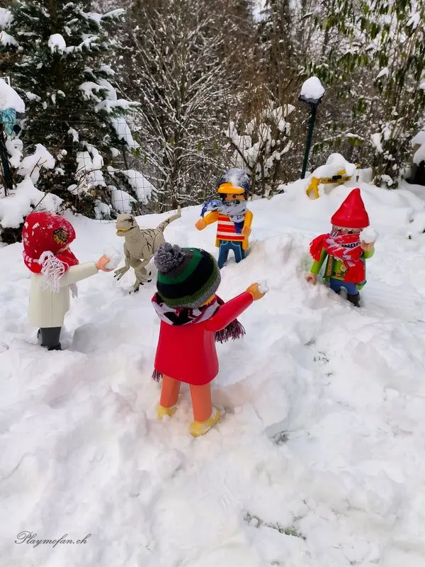 Echter Schnee für die Grossen – Schneeballschlacht