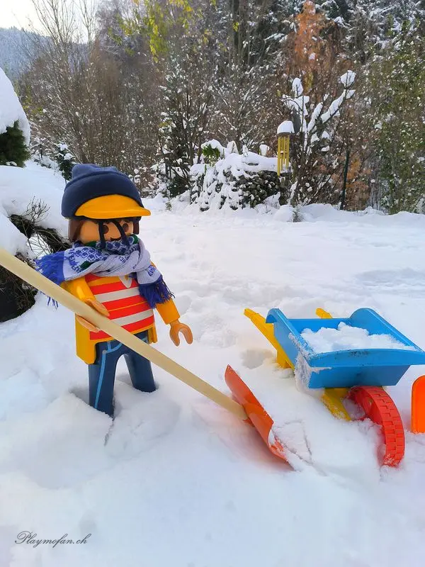 Schneeschaufeln – Im Album ansehen