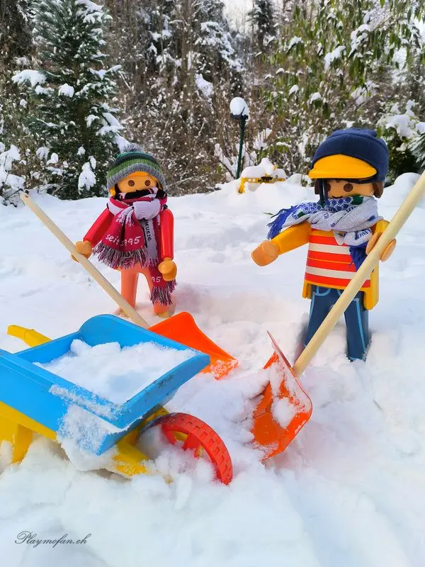 Playmobil Schneeschaufeln – Titelbild des Albums (Playmo-XXL)